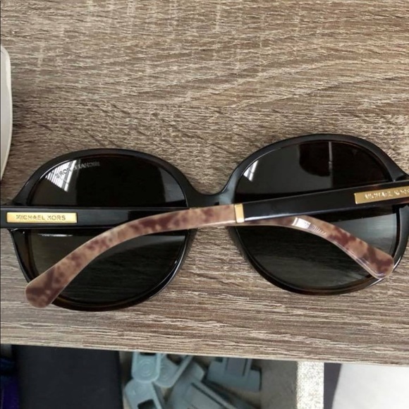 Michael Kors Sunglasses brand new never worn - Picture 1 of 3